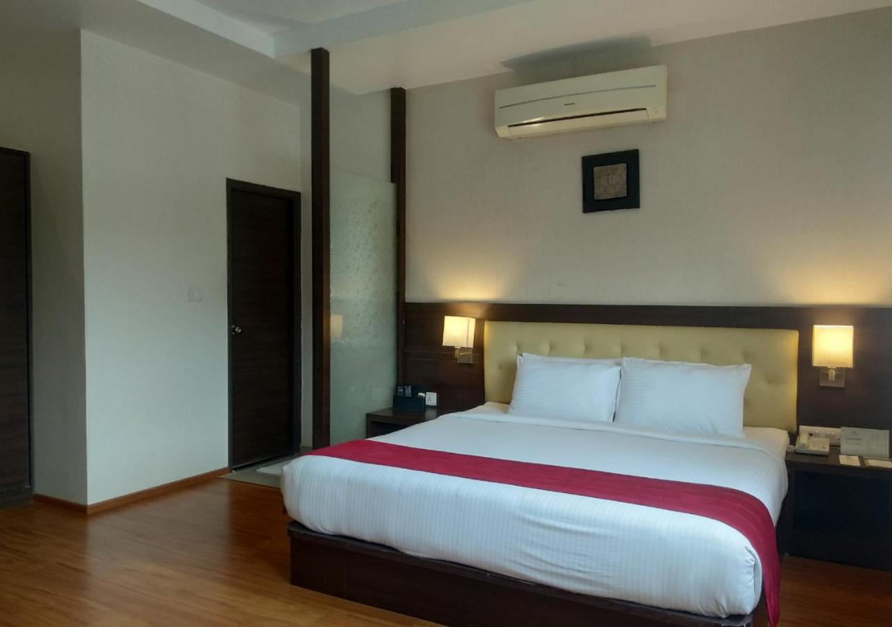 Hotel Grand Arcadia à Tiruchirappalli Extérieur photo